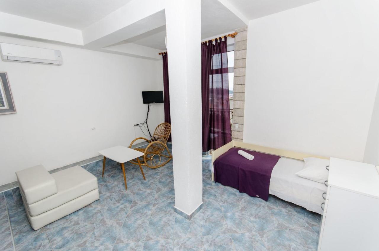 Apartment And Rooms Ivan Макарська Екстер'єр фото