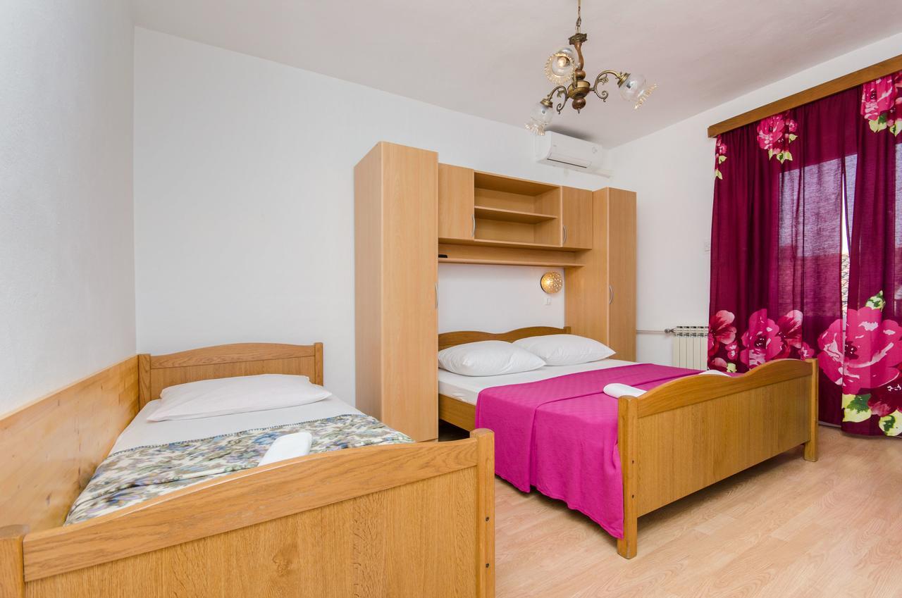 Apartment And Rooms Ivan Макарська Екстер'єр фото