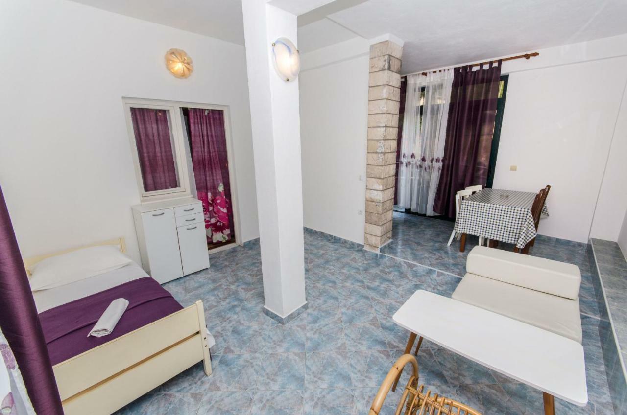 Apartment And Rooms Ivan Макарська Екстер'єр фото